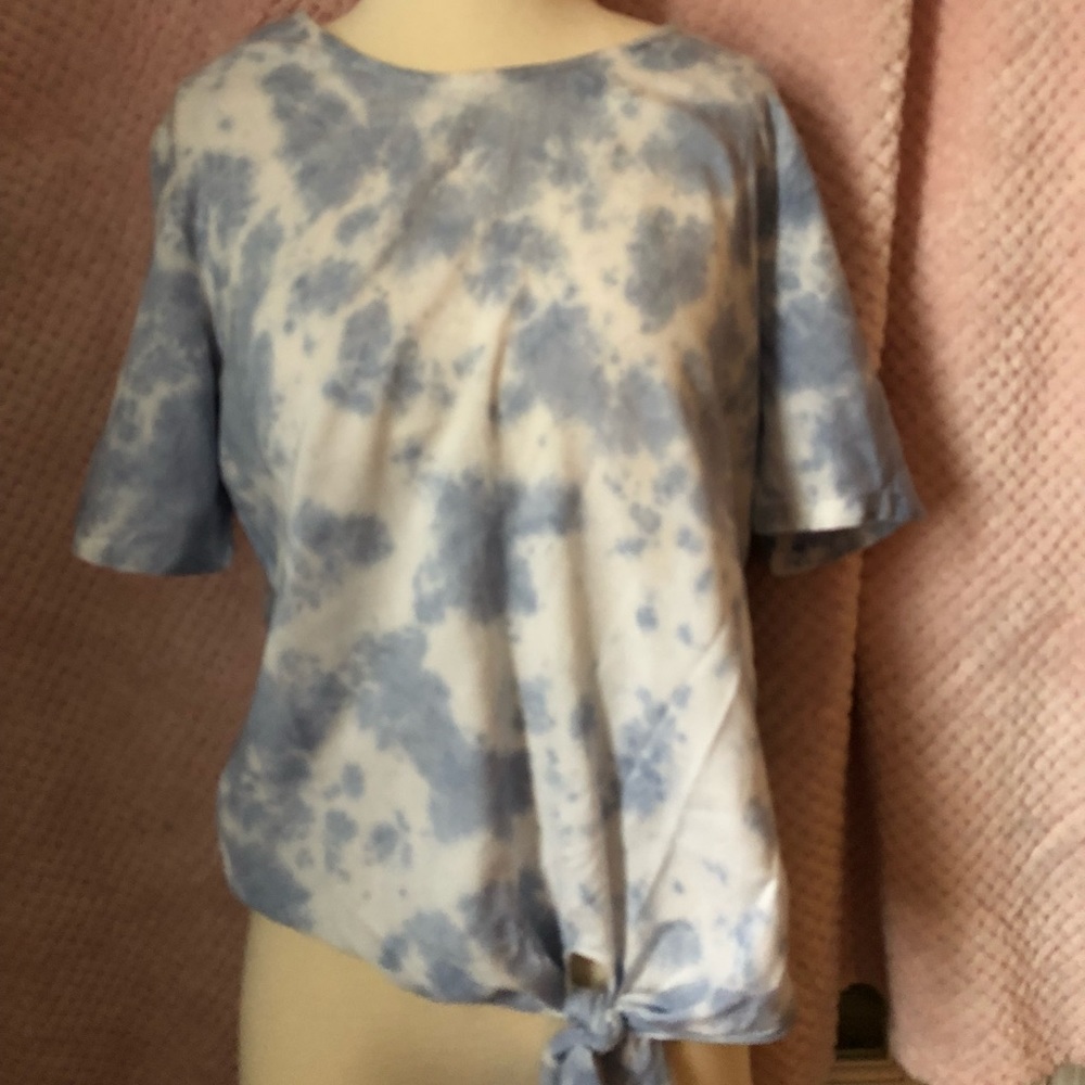 Blue/White tie shirt